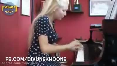 پیانوزدن فوق العاده زیبای یک دختر