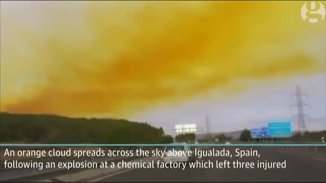 آسمان نارنجی بعد از منفجر شدن کارخانه تولیدات شیمیایی