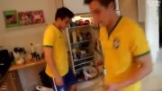 دو پسر اعجوبه برزیلی آماده شدن برای دیدن فینال جام جهان