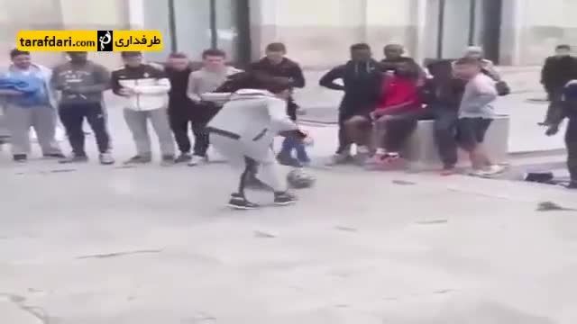 لایی زدن یک دختر به پسر پر مدعا در خیابان !!
