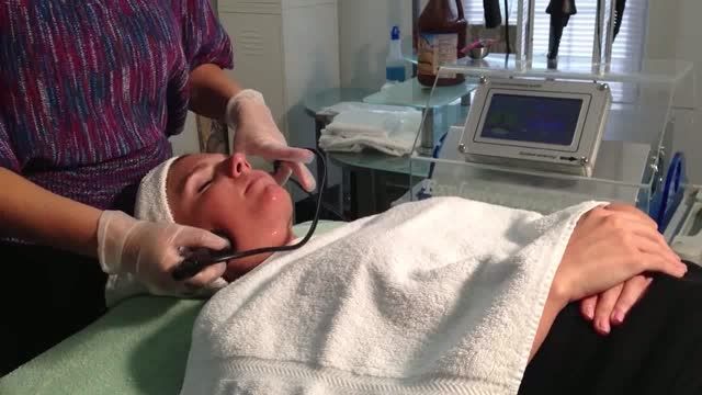 استفاده از RF یا رادیوفرکوئنسی برای سفت کردن پوست صورت