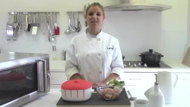 پختن گوشت بخارپز با استفاده از این ظرف خاص و مایکروویو
