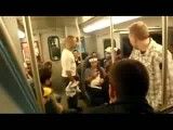 دعوای سیاهپوست با سفیدپوست در مترو بر سر صندلی