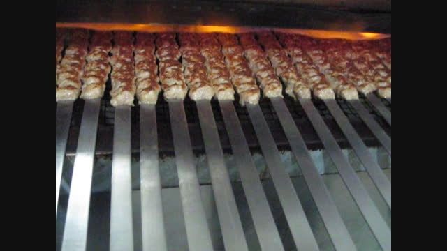 پخت کباب با منقل تابشی در کباب سرای 20