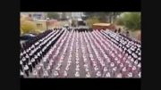 خوندن دسته جمعی ترانه مرتضی پاشایی سر صف مدرسه دخترانه