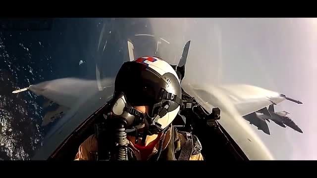 نمای کابین خلبان جت جنگنده (jet fighter cockpit view)