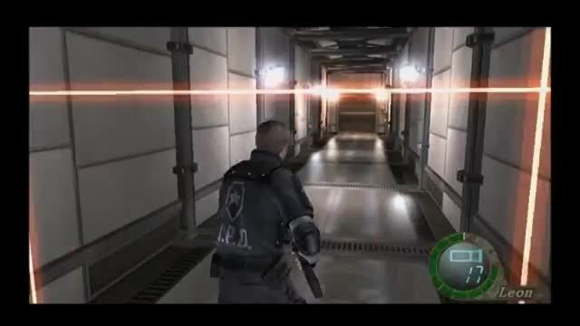 صحنه اکشن پریدن لیون از وسط لیزرها در بازی EVIL4