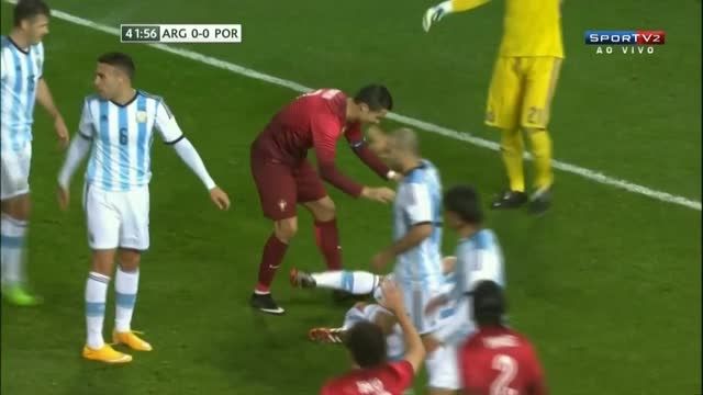 لگد رونالدو تو شکم بازیکن آرژانتین !
