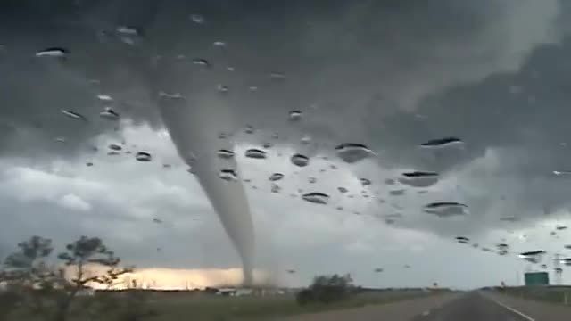گردباد(tornado)