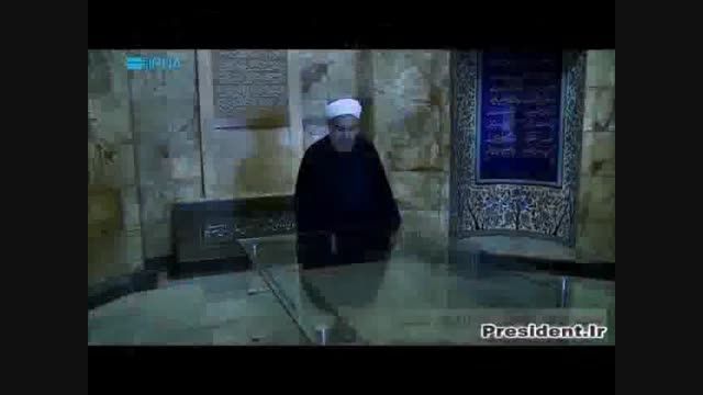 دکتر حسن روحانی در آرامگاه سعدی