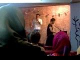 سوتی افتضاح ی خواننده  در یکی از نمایشاش