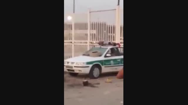وهابی های وحشی و نژاد پرست عرب اهواز و آتش زدن ماشین پلیس