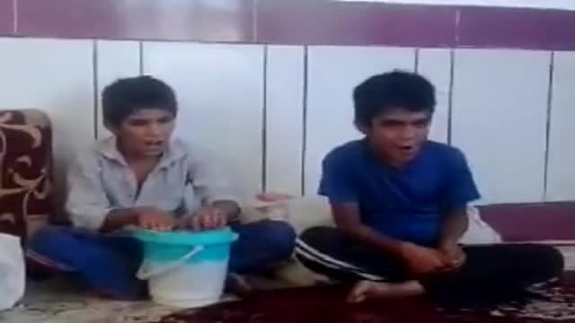 اجرای جالب انگیز دو پسر بچه افغان .. نبینی پریده
