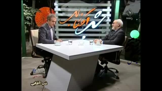 سوتی مجری و عوامل پشت صحنه مقابل محمد جواد ظریف در برنا
