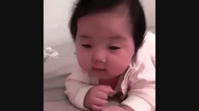 وقتی بچه خوابو خنده رو قاطی میکنه خخ