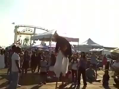 رقص دلقک قدبلندو بچه