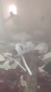 لحظه انفجار انتحاری در مسجد امام علی(ع) عربستان