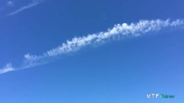 بشقاب پرنده ها در بالای ابرها