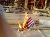 آتش زدن پرچم آمریکا در اعتراض به سیاست های ضد دینی