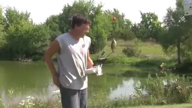 ماهی گیری یک کشاورز امریکایی با پهپاد‬