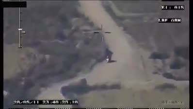 هدف قرار گرفتن موتور سوار عضو طالبان توسط توپ ای10