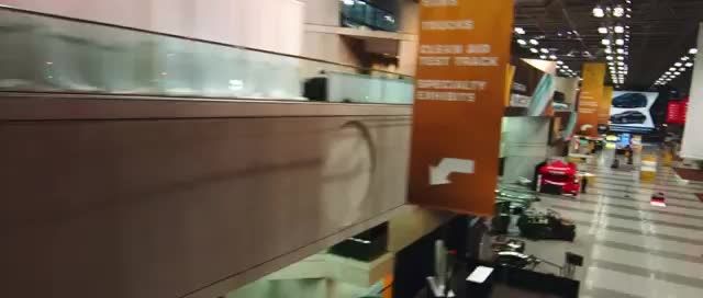نمایشگاه خودروی نیویورک از دید یک پهپاد - زومیت