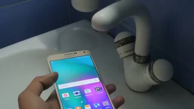 Samsung Galaxy A7 - Water Test HD