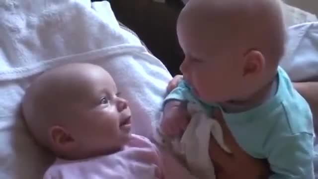 صحبت کردن جالب دو نوزاد