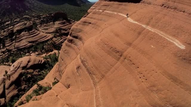 ویدیویی دلهره اورازدوچرخه سواری برکوهی بلند در اریزونا