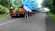 15. کامیون ولوو در حال حمل بار سنگین در هند