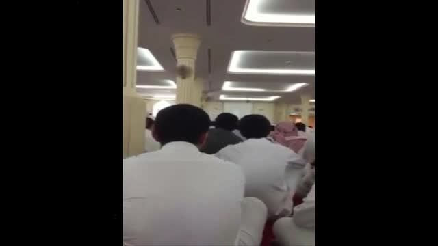 لحظه انفجار تروریستی داخل مسجد امام حسین - دمام عربستان