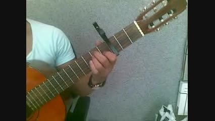 زدن گیتار