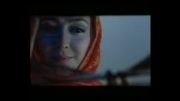جواد رضویان در فیلم دل داده در حال خواندن اهنگ محسن چاوشی