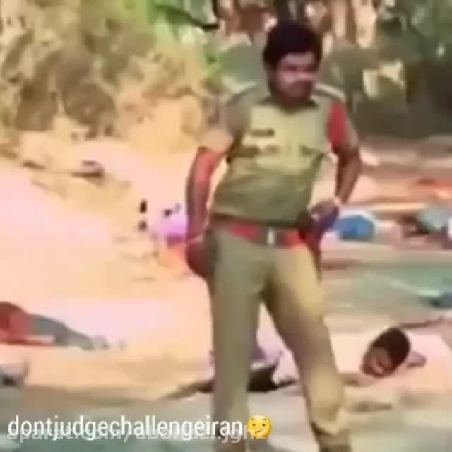 تو فیلم هندی پلیسا میتونن گلوله ها رو ببینن!!(خنده دار)