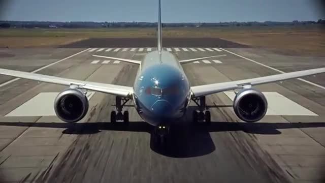 تیک آف هواپیمای مسافربری 787 Dreamliner بوئینگ