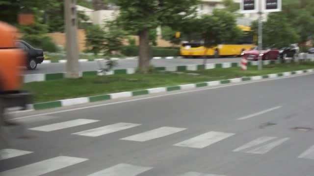 SLS AMG در خیابان اندرزگو در تهران