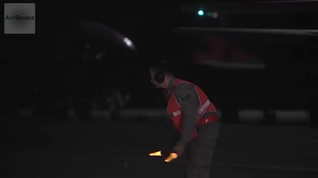 پرواز چند هواپیما جنگنده در شب