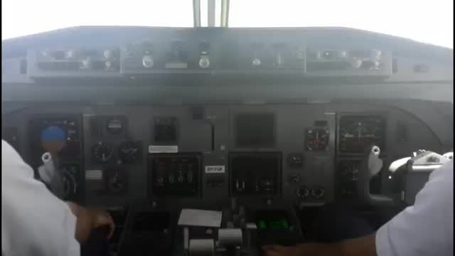 تقرب و فرود هواپیمای F100 قشم ایر در فرودگاه مهرآباد
