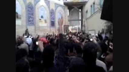 لحظات خروج احمدی نژاد از مسجد طفلان مسلم