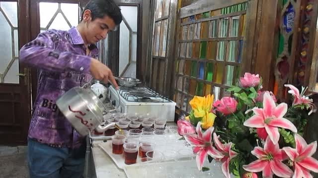خوردن چایی در حسینیه حضرتی امامزاده حسین 5 اسفند 93