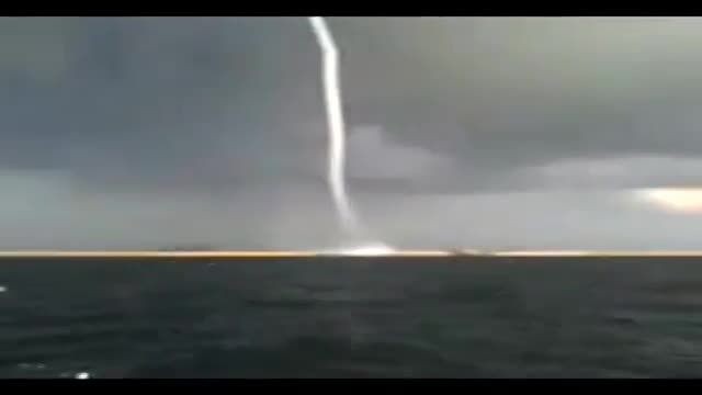 فیلم ضبط شده از تاثیر هارپ روی سطح دریا در بندر لنگه