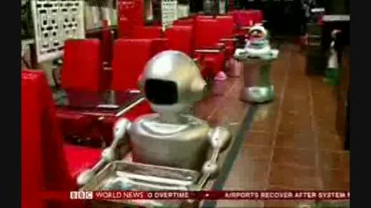 فعالیت روبات های پیشخدمت در غذاخوری در چین