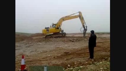 عملیات خاکبرداری شرکت گاز در روستای چشمه ماهی هلیلان