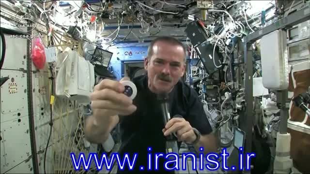 فشردن دستمال خیس در ایستگاه فضایی !