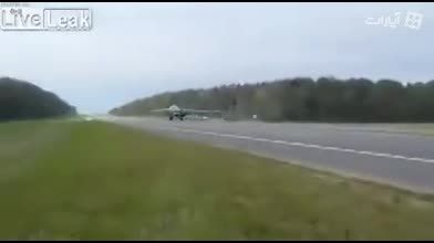 پرواز و فرود جنگنده های روسی روی جاده