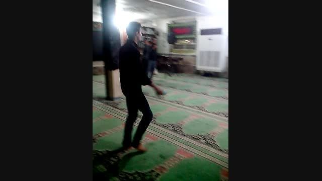 شوک دادن افراد در مسجد با شکور برقی