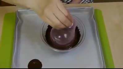 درست کردن ظرف شکلاتی با بادکنک