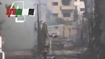 برخورد گلوله مستقیم تانک با شورشی - سوریه