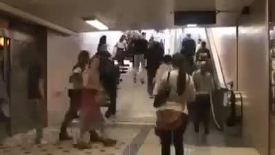 پله های مترو با صدای پیانو