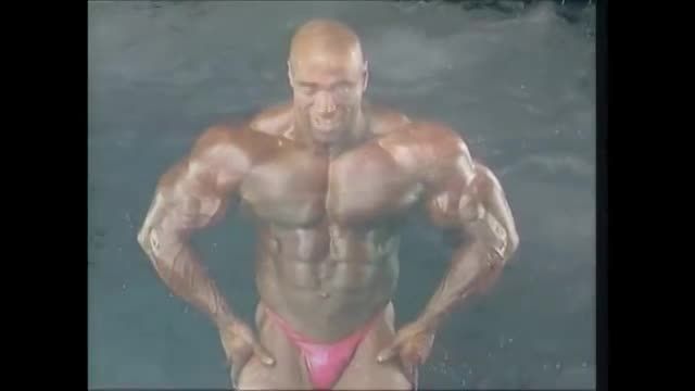 THE MAN NUMBER 1 WORLD IN BODY BELDING KEVIN LEVRONE